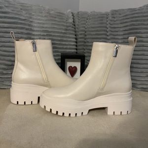 Vionic Womens Karsen Cream‎ Ankle Chelsea Boots Size 9